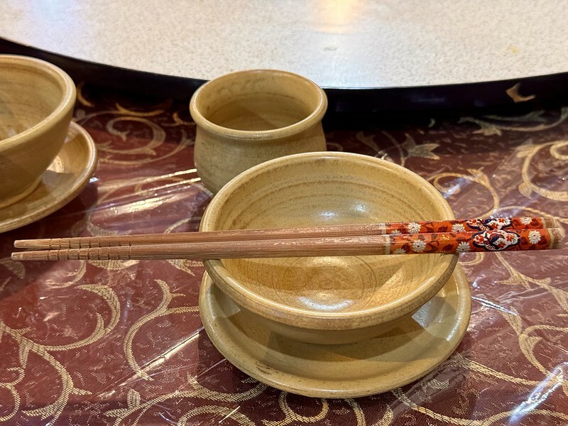 苗栗縣公館鄉苗栗縣｜公館鄉｜工藝行旅第一站從美食開始，「陶之飲」傳承三代的道地客家美味，搭配訂製陶器食器，讓吃飯