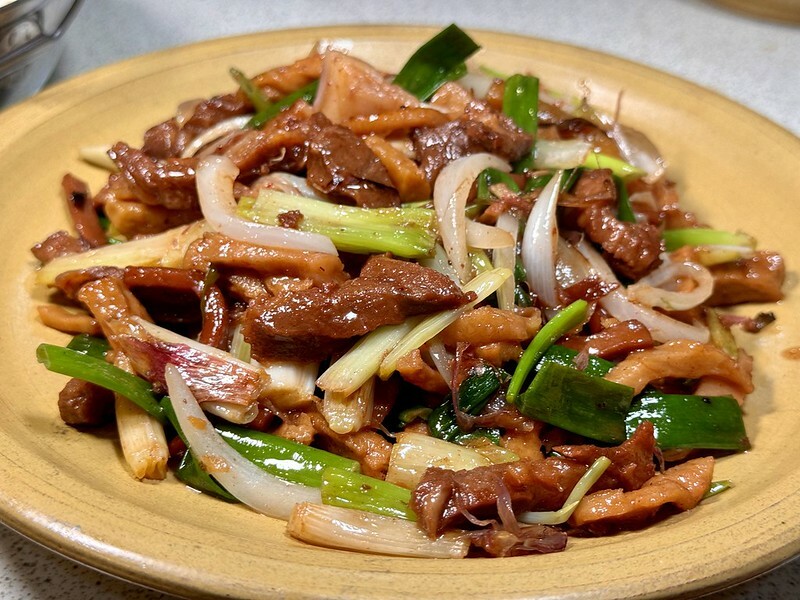 苗栗縣公館鄉苗栗縣｜公館鄉｜工藝行旅第一站從美食開始，「陶之飲」傳承三代的道地客家美味，搭配訂製陶器食器，讓吃飯