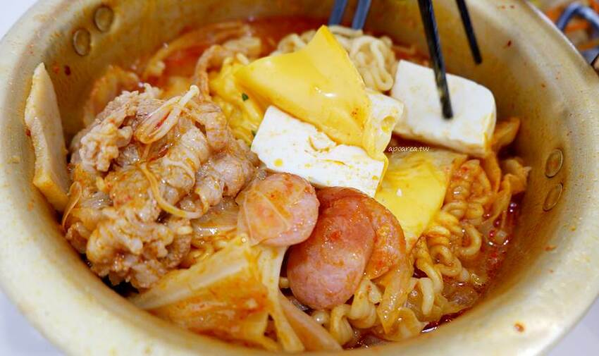 懂滋咚吃韓風早午餐。人氣韓式料理全時段供應，銅板價特色糖餅年糕串，近中國醫藥大學中友百貨 - 🍎 蘋果話日常🍎