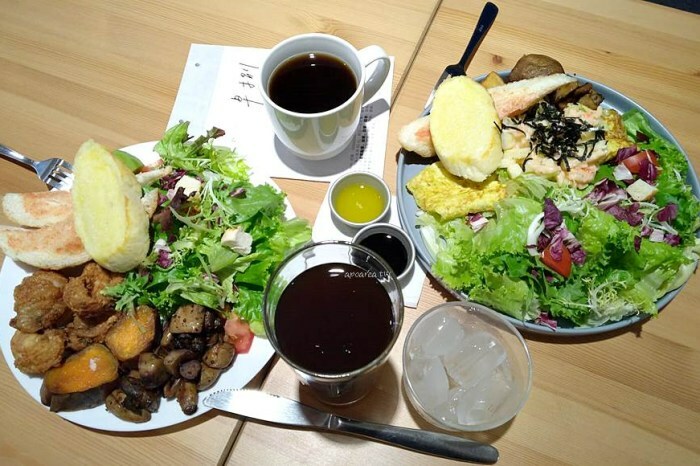 懂滋咚吃韓風早午餐。人氣韓式料理全時段供應，銅板價特色糖餅年糕串，近中國醫藥大學中友百貨 - 🍎 蘋果話日常🍎