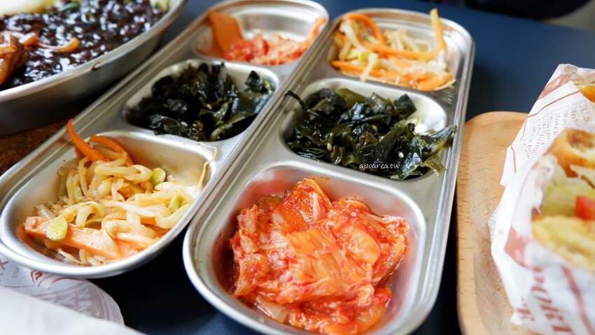 懂滋咚吃韓風早午餐。人氣韓式料理全時段供應，銅板價特色糖餅年糕串，近中國醫藥大學中友百貨 - 🍎 蘋果話日常🍎