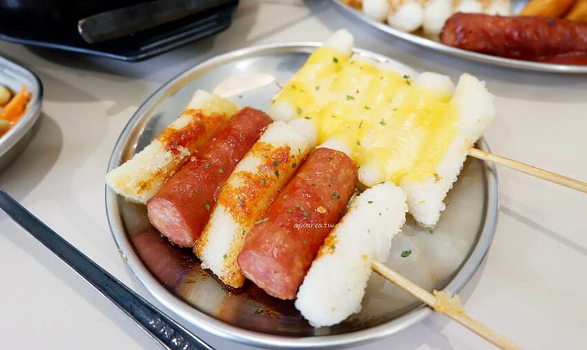 懂滋咚吃韓風早午餐。人氣韓式料理全時段供應，銅板價特色糖餅年糕串，近中國醫藥大學中友百貨 - 🍎 蘋果話日常🍎