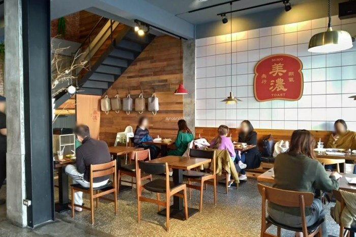 懂滋咚吃韓風早午餐。人氣韓式料理全時段供應，銅板價特色糖餅年糕串，近中國醫藥大學中友百貨 - 🍎 蘋果話日常🍎