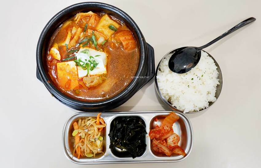 懂滋咚吃韓風早午餐。人氣韓式料理全時段供應，銅板價特色糖餅年糕串，近中國醫藥大學中友百貨 - 🍎 蘋果話日常🍎