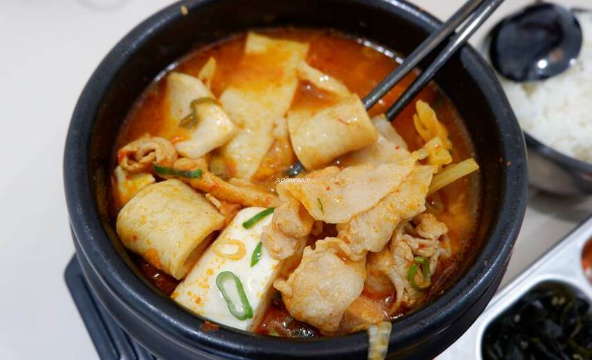 懂滋咚吃韓風早午餐。人氣韓式料理全時段供應，銅板價特色糖餅年糕串，近中國醫藥大學中友百貨 - 🍎 蘋果話日常🍎