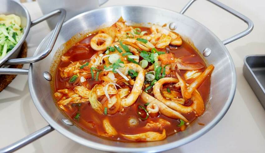 懂滋咚吃韓風早午餐。人氣韓式料理全時段供應，銅板價特色糖餅年糕串，近中國醫藥大學中友百貨 - 🍎 蘋果話日常🍎