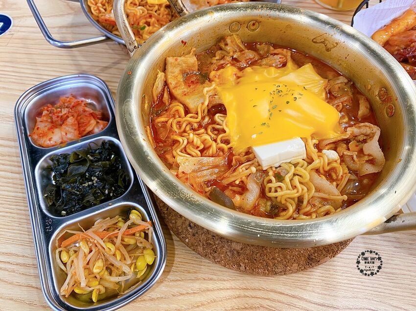 懂滋咚吃韓風早午餐，台中一中街韓式料理，一早就能吃50元起韓國輕食/部隊鍋/炸雞/年糕 - Cyndi loves享食天堂