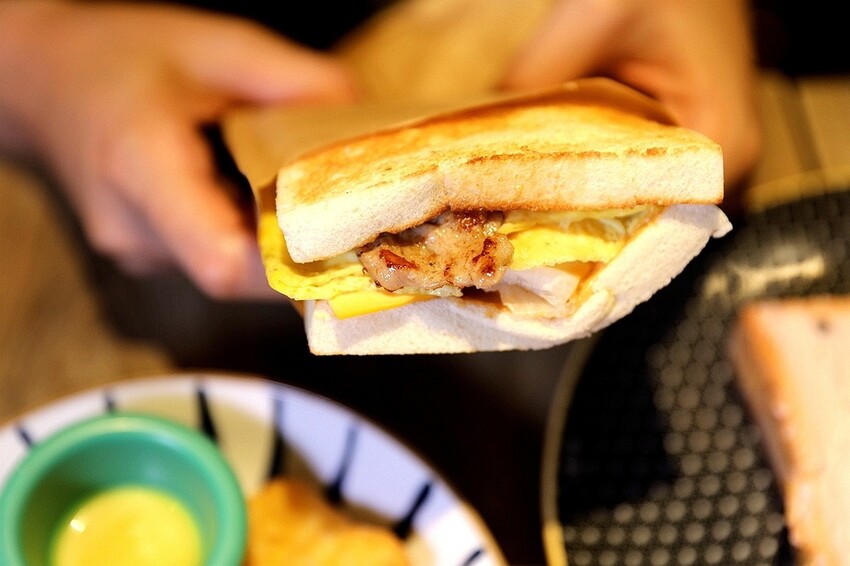 體重破錶也要吃!鐵鍋酥皮爆漿芋泥乳酪蛋餅 超人氣早午餐店推薦|早吧 Morning Bar 伊通店(捷運松江南京站