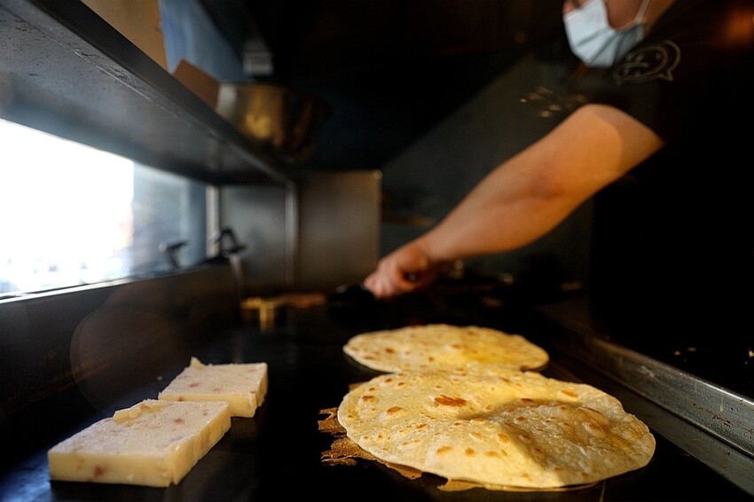 體重破錶也要吃!鐵鍋酥皮爆漿芋泥乳酪蛋餅 超人氣早午餐店推薦|早吧 Morning Bar 伊通店(捷運松江南京站