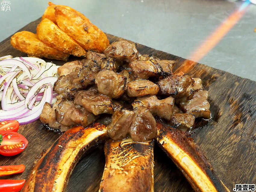 隱藏在市區的解憂秘所！點陸壹吧串燒餐酒館，點解憂特調配串燒，生啤無限暢飲~