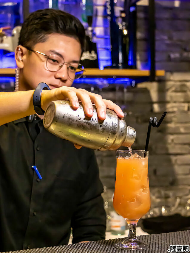 隱藏在市區的解憂秘所！點陸壹吧串燒餐酒館，點解憂特調配串燒，生啤無限暢飲~