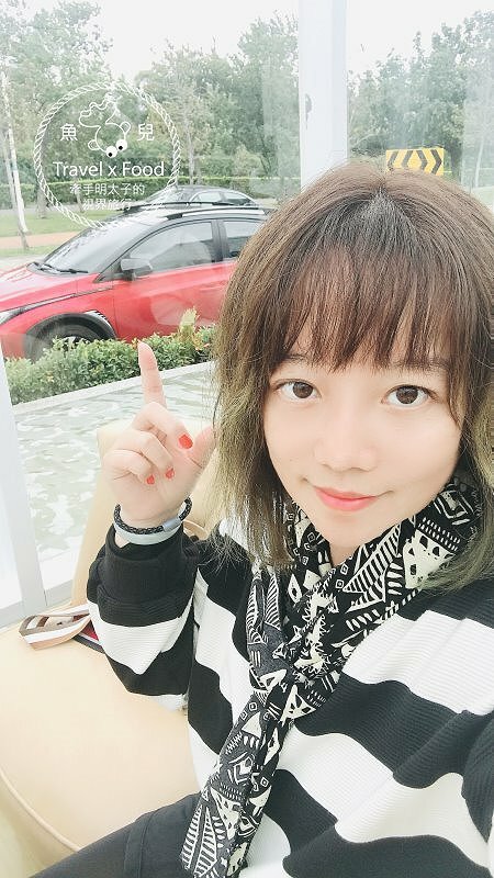 白色貨櫃屋,純白網美風,河濱新地標,不限時慢慢坐,親子寵物友善空間,OVER THERE 等你一起喝咖啡享輕食 @魚兒 x 牽手明太子的「視」界旅行