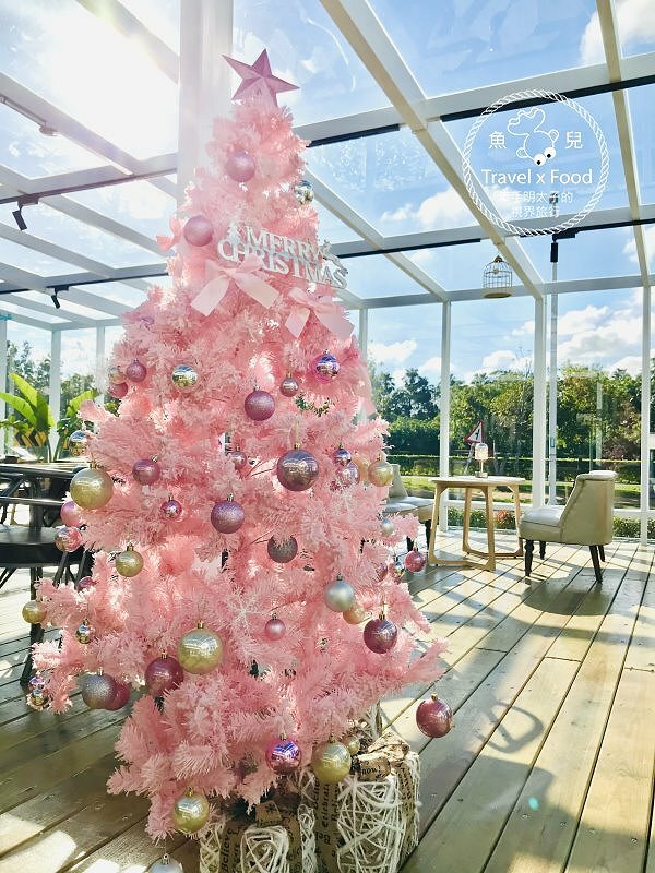 白色貨櫃屋,純白網美風,河濱新地標,不限時慢慢坐,親子寵物友善空間,OVER THERE 等你一起喝咖啡享輕食 @魚兒 x 牽手明太子的「視」界旅行