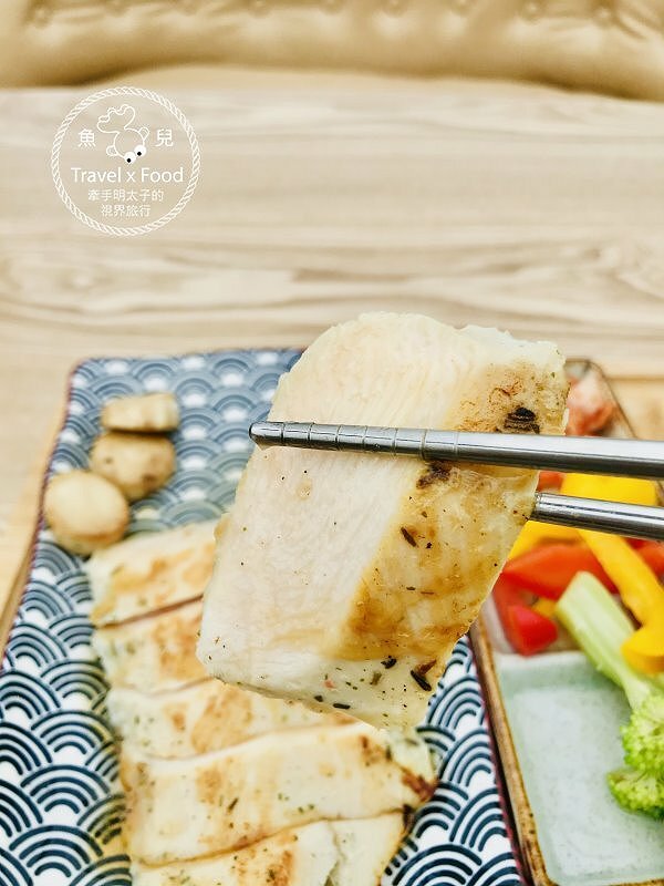 白色貨櫃屋,純白網美風,河濱新地標,不限時慢慢坐,親子寵物友善空間,OVER THERE 等你一起喝咖啡享輕食 @魚兒 x 牽手明太子的「視」界旅行