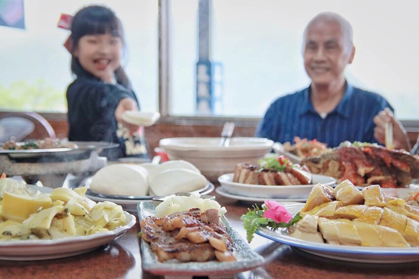 苗栗美食/三義土雞城，老字號三義美食，田野中的天堂美食極富詩情畫意 - Ann‧榜哥‧生活事務所