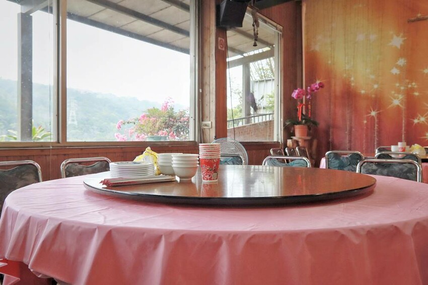 苗栗美食/三義土雞城，老字號三義美食，田野中的天堂美食極富詩情畫意 - Ann‧榜哥‧生活事務所