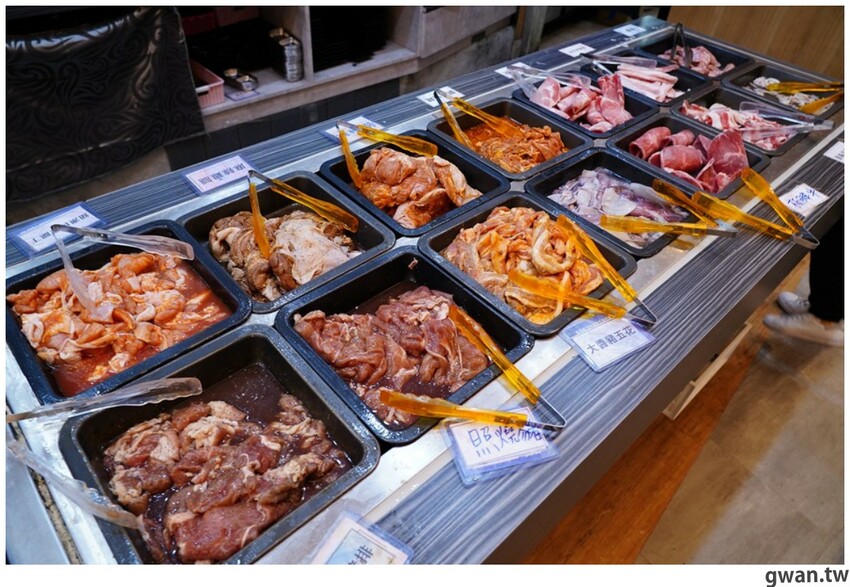 台中韓式烤肉吃到飽！烤肉、熱湯、小菜任你吃最低只要369元，周年慶期間還免收服務費～