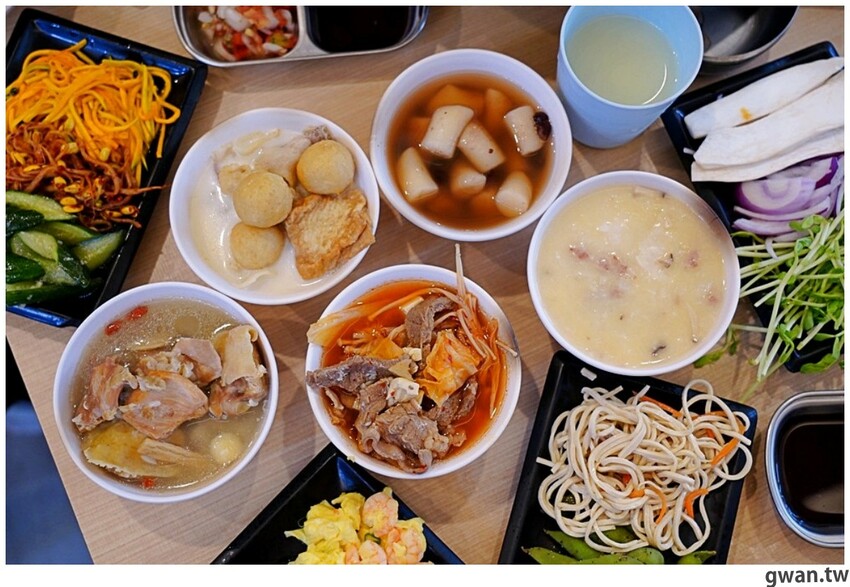 台中韓式烤肉吃到飽！烤肉、熱湯、小菜任你吃最低只要369元，周年慶期間還免收服務費～