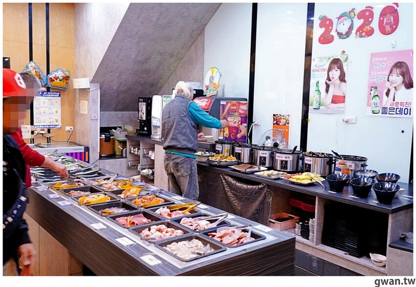 台中韓式烤肉吃到飽！烤肉、熱湯、小菜任你吃最低只要369元，周年慶期間還免收服務費～