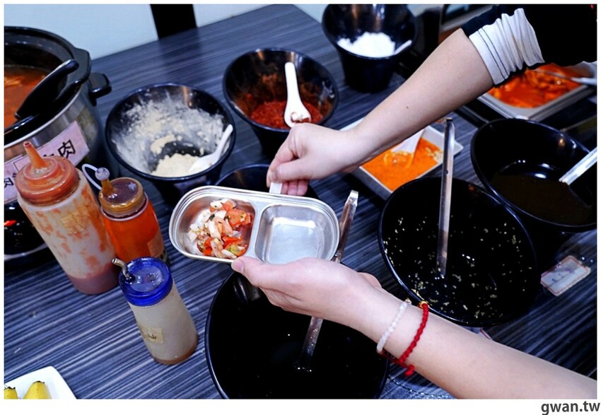 台中韓式烤肉吃到飽！烤肉、熱湯、小菜任你吃最低只要369元，周年慶期間還免收服務費～