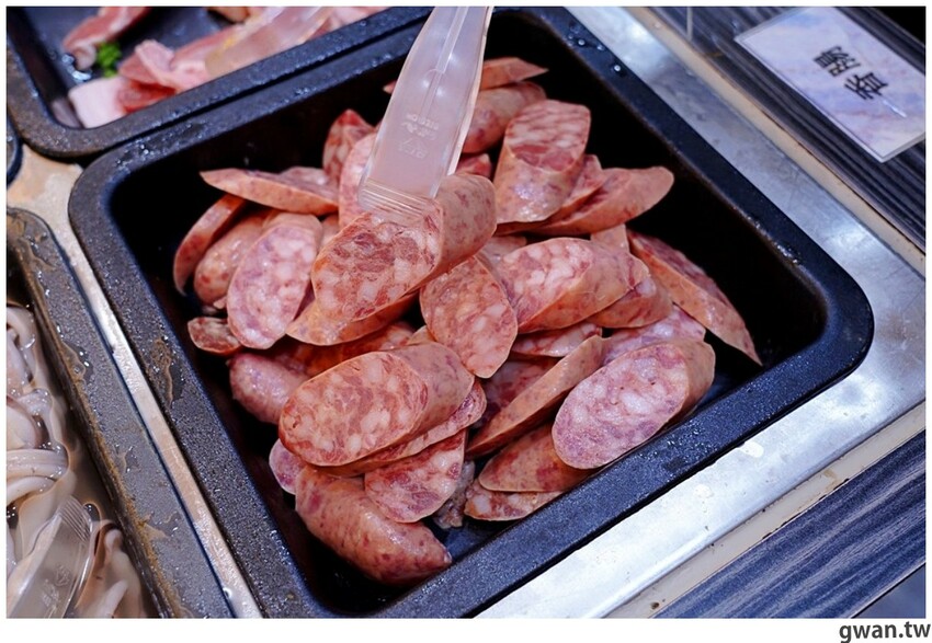 台中韓式烤肉吃到飽！烤肉、熱湯、小菜任你吃最低只要369元，周年慶期間還免收服務費～