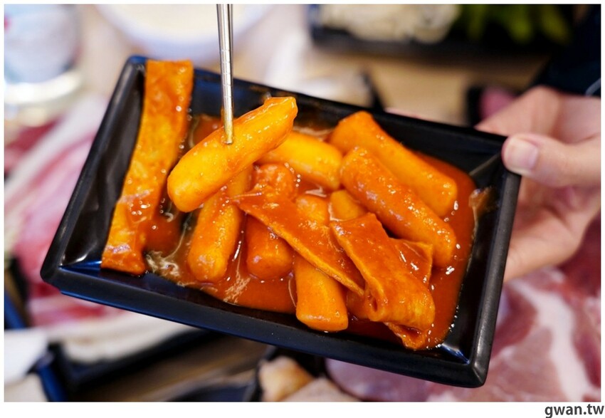 台中韓式烤肉吃到飽！烤肉、熱湯、小菜任你吃最低只要369元，周年慶期間還免收服務費～