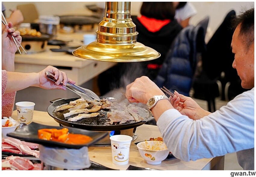 台中韓式烤肉吃到飽！烤肉、熱湯、小菜任你吃最低只要369元，周年慶期間還免收服務費～