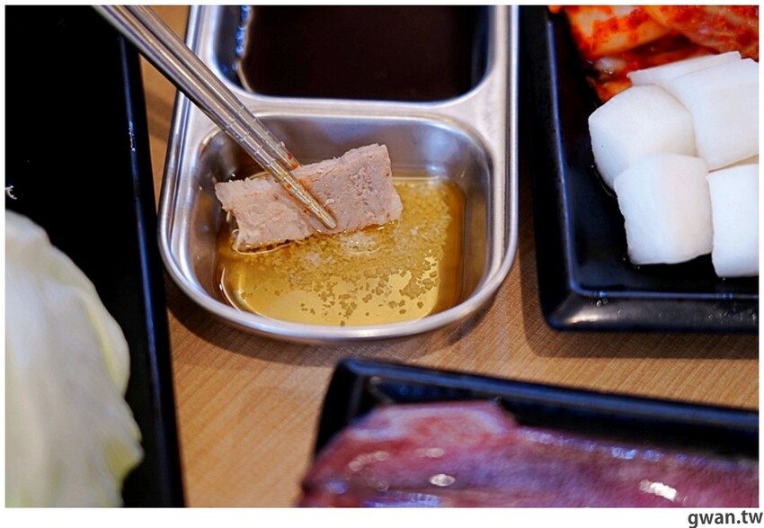 台中韓式烤肉吃到飽！烤肉、熱湯、小菜任你吃最低只要369元，周年慶期間還免收服務費～