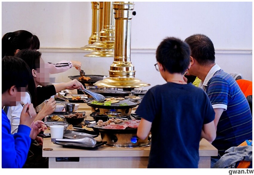 台中韓式烤肉吃到飽！烤肉、熱湯、小菜任你吃最低只要369元，周年慶期間還免收服務費～