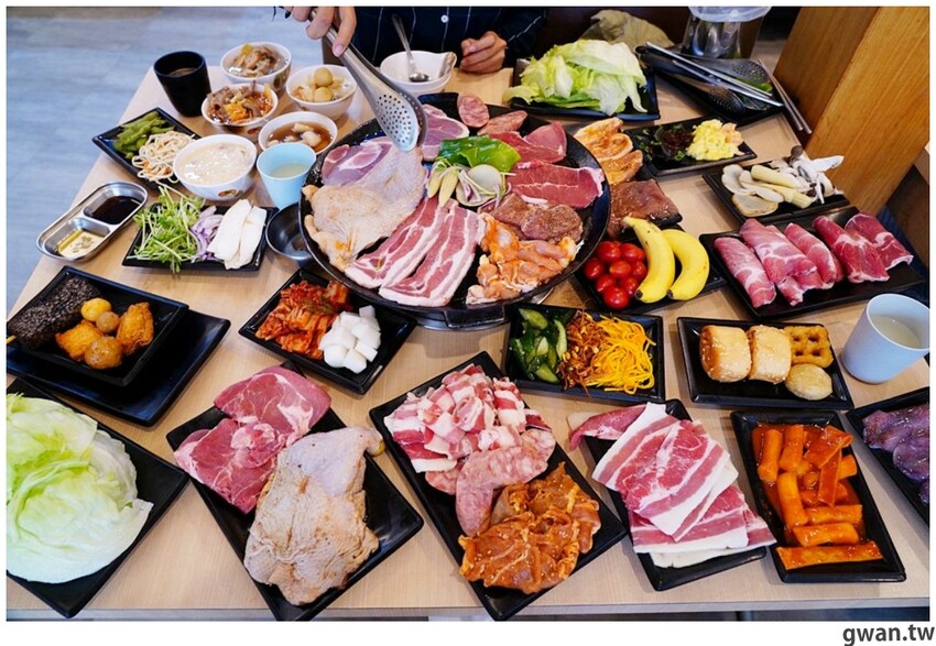 台中韓式烤肉吃到飽！烤肉、熱湯、小菜任你吃最低只要369元，周年慶期間還免收服務費～