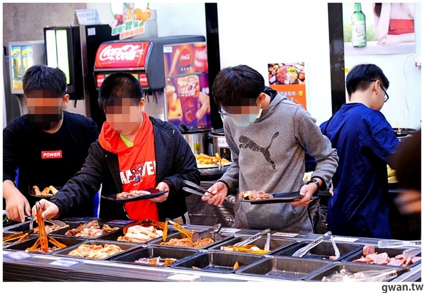 台中韓式烤肉吃到飽！烤肉、熱湯、小菜任你吃最低只要369元，周年慶期間還免收服務費～