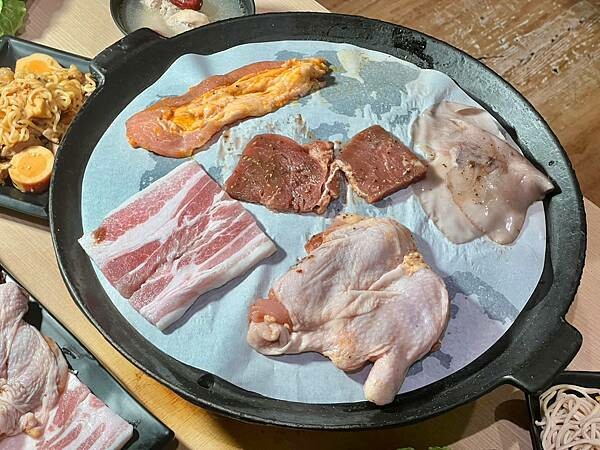 ＋（台中韓式烤肉）肉鮮生Mr.M.EAT～台中南屯吃到飽推薦