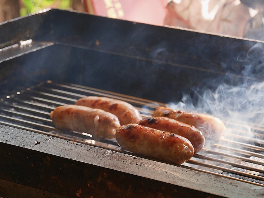 【花蓮市區】沈嬤嬤剝皮辣椒香腸┃跟著巷仔內一起吃，與招牌炸彈檸檬的絕妙組合┃ - / 郭郭的花東走跳生活 /
