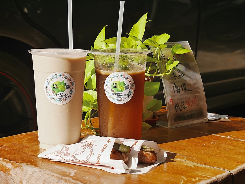 【花蓮市區】沈嬤嬤剝皮辣椒香腸┃跟著巷仔內一起吃，與招牌炸彈檸檬的絕妙組合┃ - / 郭郭的花東走跳生活 /