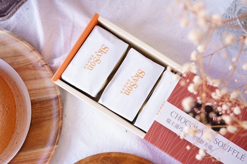 天子舒芙蕾│台中伴手禮推薦,傳統法式舒芙蕾、窯烤舒芙蕾4種口味超驚豔,過年送禮、彌月禮盒都適合! - 艾薇覓食趣