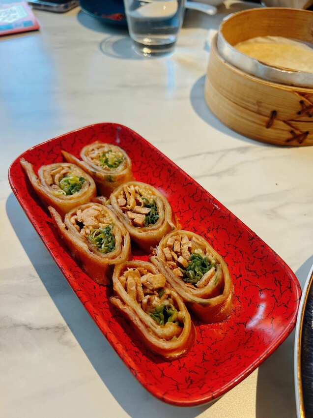 台中唯一公益分店【享鴨烤鴨與中華料理】酥脆鴨皮唇齒留香,2人到10人聚會都能滿足的美食饗宴~桌邊片鴨秀一次體驗鴨三味吃法