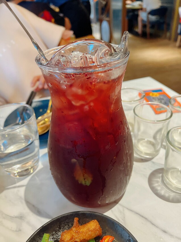 台中唯一公益分店【享鴨烤鴨與中華料理】酥脆鴨皮唇齒留香,2人到10人聚會都能滿足的美食饗宴~桌邊片鴨秀一次體驗鴨三味吃法