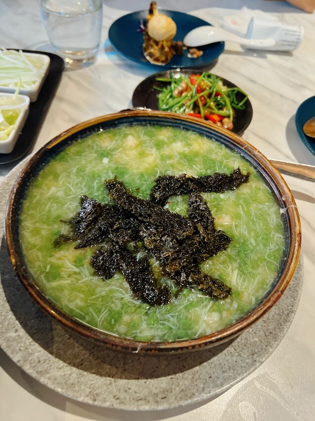 台中唯一公益分店【享鴨烤鴨與中華料理】酥脆鴨皮唇齒留香,2人到10人聚會都能滿足的美食饗宴~桌邊片鴨秀一次體驗鴨三味吃法