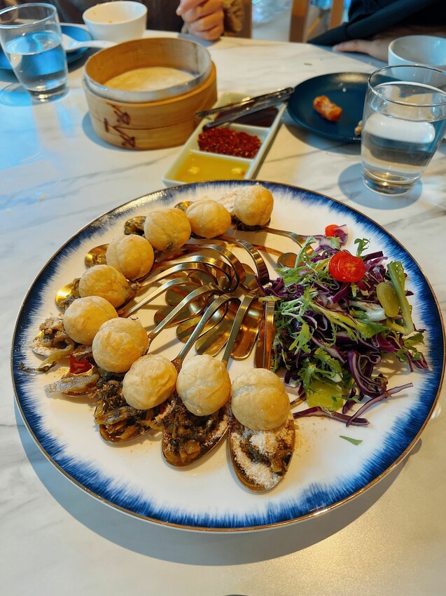 台中唯一公益分店【享鴨烤鴨與中華料理】酥脆鴨皮唇齒留香,2人到10人聚會都能滿足的美食饗宴~桌邊片鴨秀一次體驗鴨三味吃法