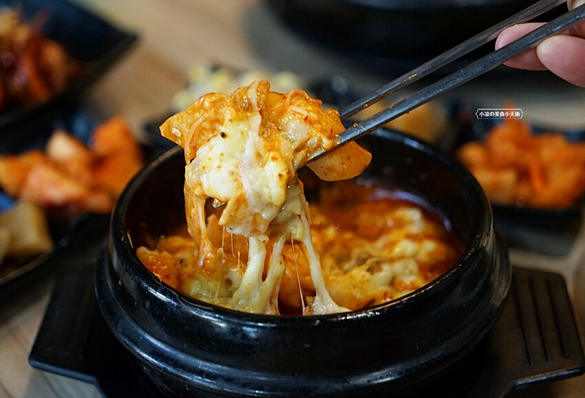 台中市西區台中平價韓式料理!韓劇美食這邊都吃得到，份量十足CP值高還免收服務費!