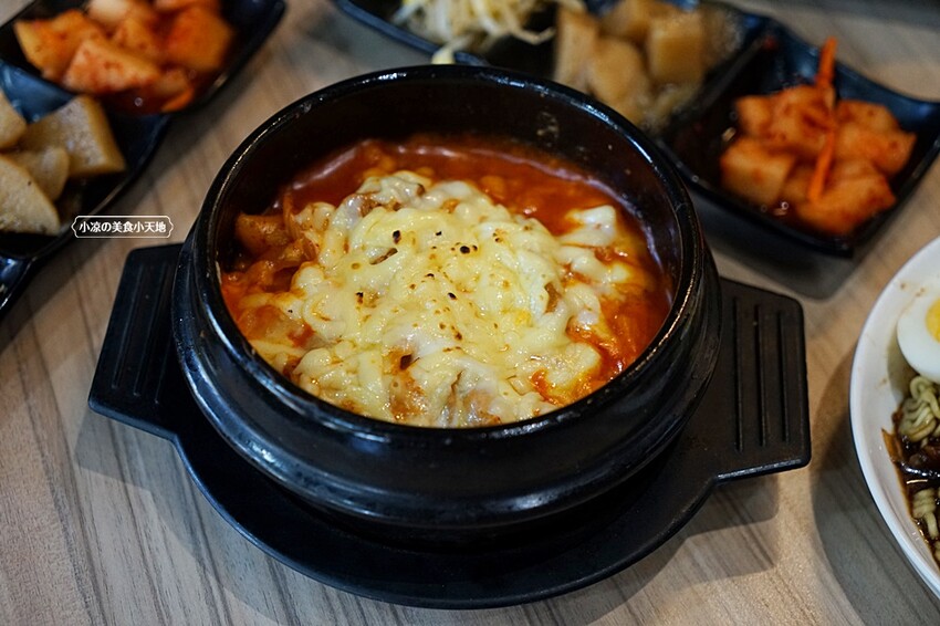 台中市西區台中平價韓式料理!韓劇美食這邊都吃得到，份量十足CP值高還免收服務費!