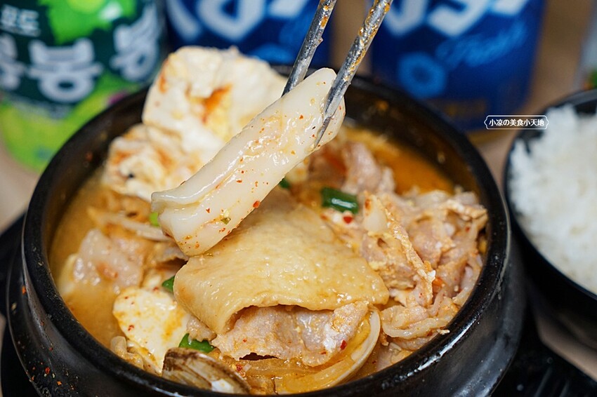 科博館必吃韓式料理，只要百元就能吃到道地韓式料理！必點石鍋拌飯，起司韓式炸雞，海鮮煎餅(免服務費)