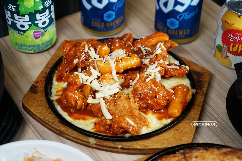 科博館必吃韓式料理，只要百元就能吃到道地韓式料理！必點石鍋拌飯，起司韓式炸雞，海鮮煎餅(免服務費)