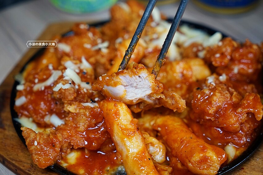 科博館必吃韓式料理，只要百元就能吃到道地韓式料理！必點石鍋拌飯，起司韓式炸雞，海鮮煎餅(免服務費)