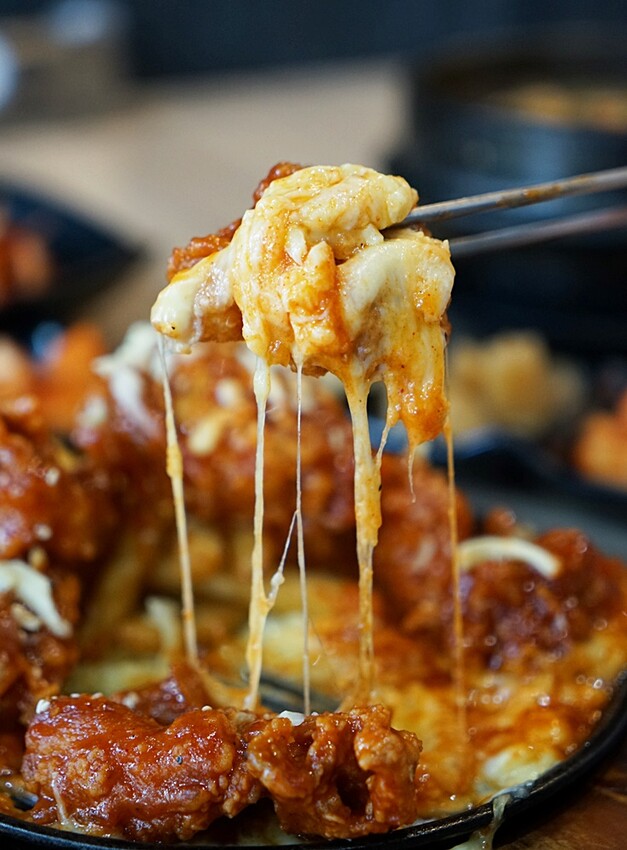 台中市西區台中平價韓式料理!韓劇美食這邊都吃得到，份量十足CP值高還免收服務費!