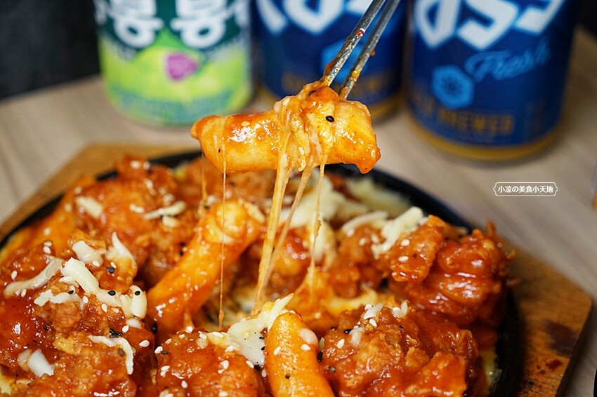 科博館必吃韓式料理，只要百元就能吃到道地韓式料理！必點石鍋拌飯，起司韓式炸雞，海鮮煎餅(免服務費)