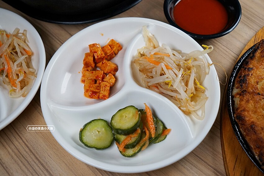 科博館必吃韓式料理，只要百元就能吃到道地韓式料理！必點石鍋拌飯，起司韓式炸雞，海鮮煎餅(免服務費)