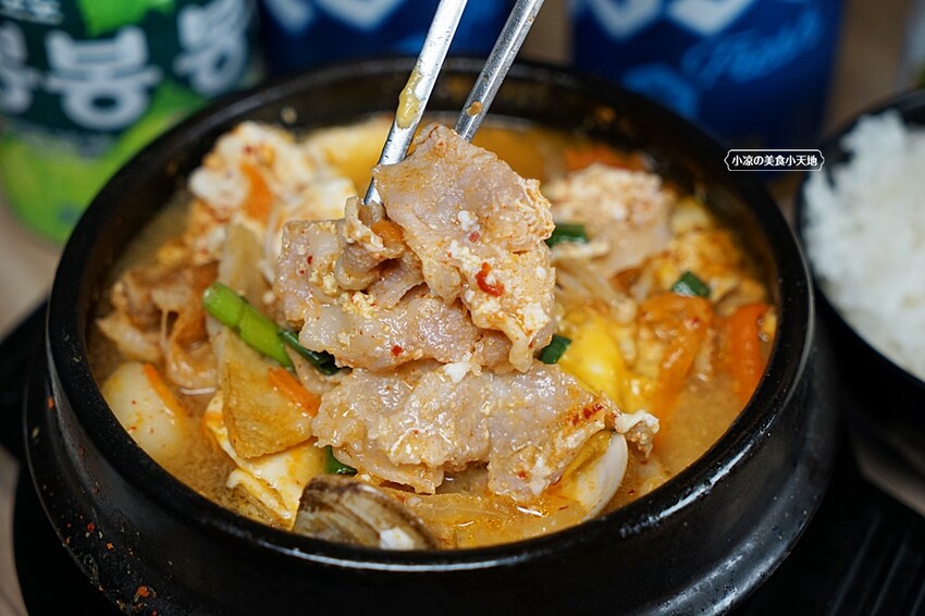 科博館必吃韓式料理，只要百元就能吃到道地韓式料理！必點石鍋拌飯，起司韓式炸雞，海鮮煎餅(免服務費)