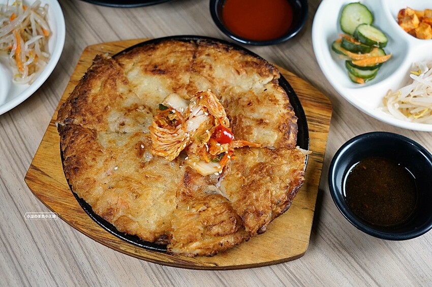 科博館必吃韓式料理，只要百元就能吃到道地韓式料理！必點石鍋拌飯，起司韓式炸雞，海鮮煎餅(免服務費)