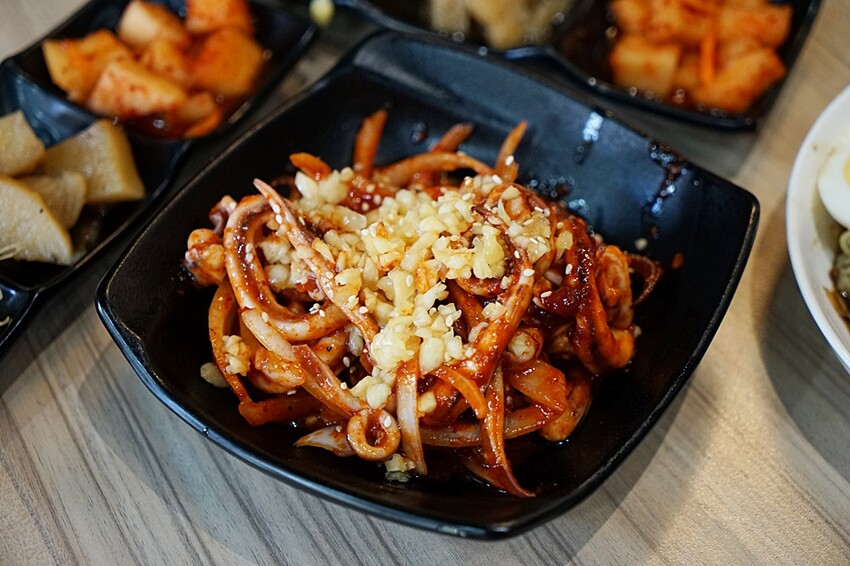 台中市西區台中平價韓式料理!韓劇美食這邊都吃得到，份量十足CP值高還免收服務費!